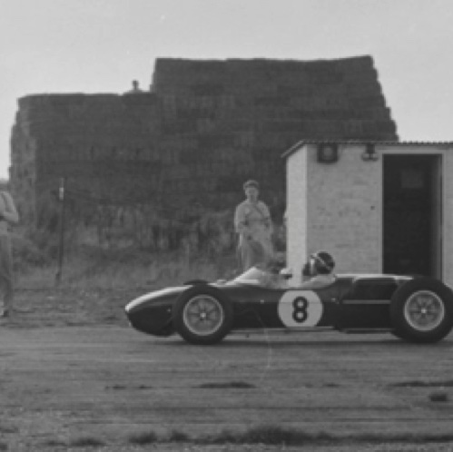 BRDC International Trophy à Silverstone (Hors Championnat): Chapman a ressorti une Lotus 18 pour Jim qui abondonnera sur ennuie mécanique BRDC International Trophy à Silverstone (Hors Championnat): Chapman a ressorti une Lotus 18 pour Jim qui abondonnera sur ennuie mécanique